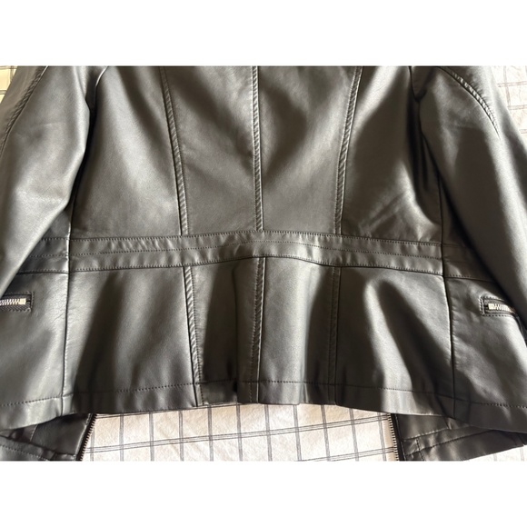 Cleo Petites Black Faux Leather Moto Jacket with Zipper Pockets (S/P) - Picture 10 of 15